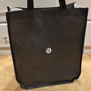 NEW 🩷 LULULEMON BLACK AND WHITE REUSABLE TOTE BAG WITH SNAP CLOSURE